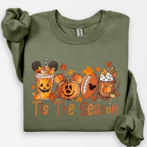 Dit is het seizoen Thanksgiving-sweater, herfst voetbal pompoen koffieliefhebber vrouwen game dag trui, voetbal mama T-shirt, gezellige herfst ronde hals