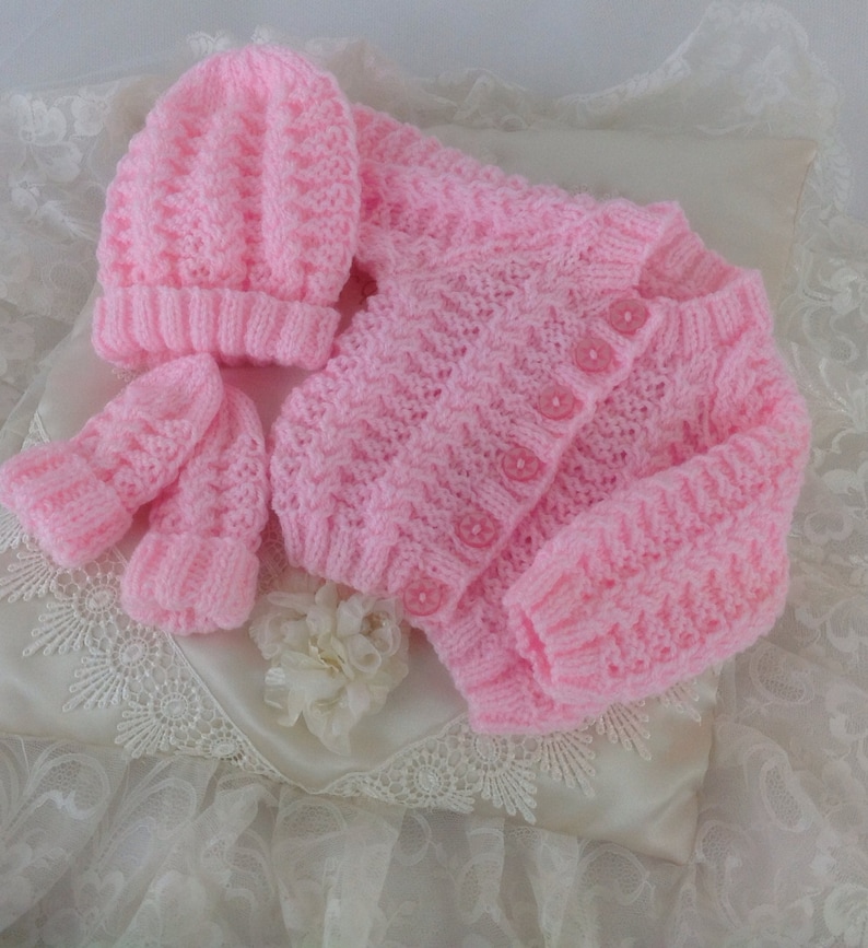 Knitting Pattern for a Baby Cardigan, Hat and Booties. PDF Knitting Pattern. Newborn Homecoming Outfit. Ideal 4 Reborn Dolls. Baby Knitwear imagem 2