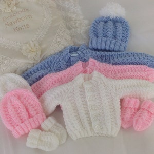 Knitting Pattern for a Baby Cardigan, Hat and Booties. PDF Knitting Pattern. Newborn Homecoming Outfit. Ideal 4 Reborn Dolls. Baby Knitwear imagem 1