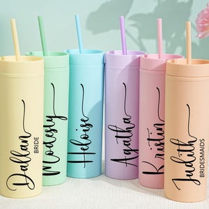Personalisierte Strohbecher mit Deckel, Weihnachtsbecher, 16 Unzen Becher, Brautjungfer Vorschlag Geschenk, Junggesellinnenabschied Geschenk, Brautjungfer Geschenk
