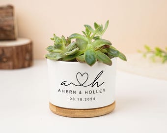 Couple's Name Plant Pot,Custom Wedding Gifts,Anniversary Gifts,Flower Pot for Couple,Engagement Gifts, Gifts for Mom/Wife/Woman,Flower Pot
