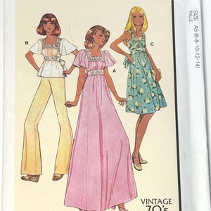 Puede incluir: Patrón de costura McCall's vintage de los años 70 con tres diseños de vestidos. Las ilustraciones muestran un vestido largo rosa, un vestido con estampado floral y una blusa blanca con pantalones amarillos. Talla A5 (6-8-10-12-14).