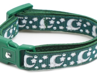 Moon Cat Collar - Lune e stelle d'argento su verde scuro - Collare per gatti breakaway - Gattino o taglia grande - Glow in the Dark B72D201