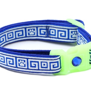 Griechisches Katzenhalsband - Griechischer Schlüssel auf Königsblau - Passender ID Tag - Kätzchen oder große Größe - Glow in the Dark B48D282