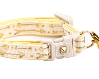 Arrow Cat Collar - Metallic Gold Arrows on Ivory - Breakaway Safety - B35D289