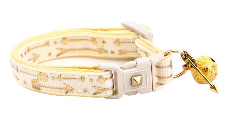 Arrow Cat Collar Metallic Gold Arrows on Ivory Breakaway Safety B35D289 Both Charm and Bell