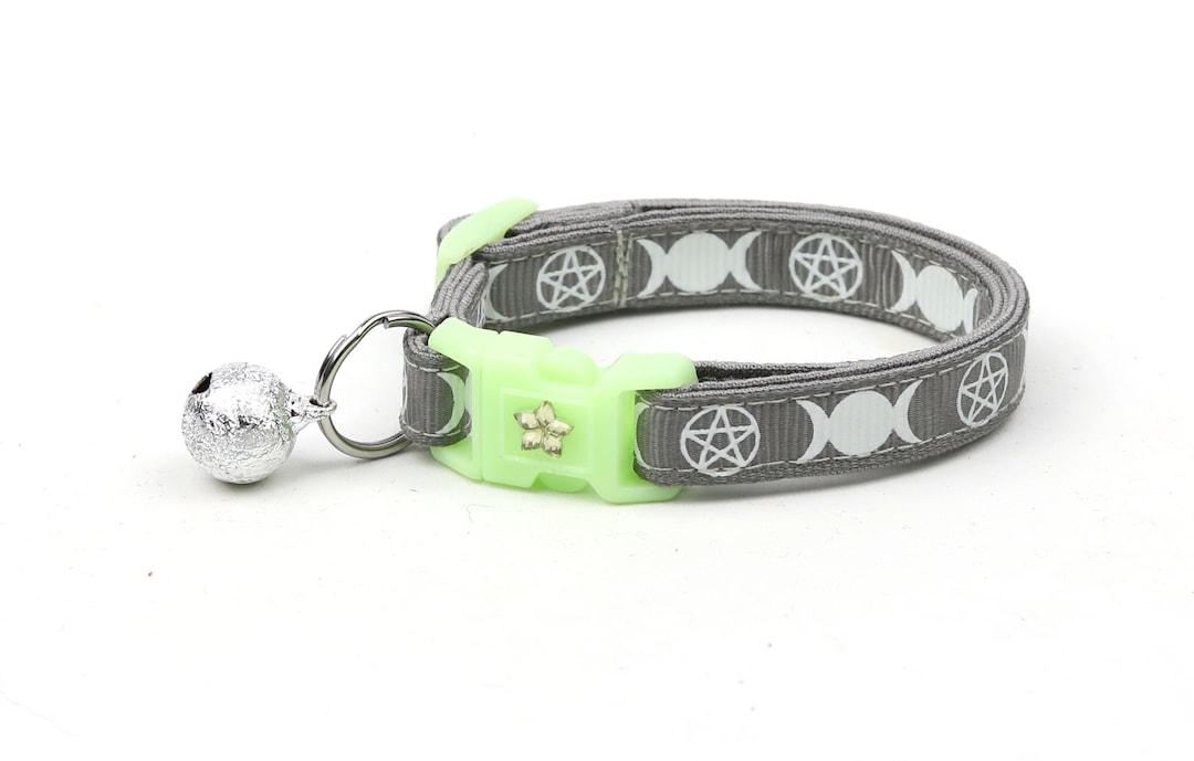 Wicca Katzenhalsband Mit Pentagramm-Anhänger & Glöckchen – Leuchtet Im Dunkeln, Sicherheitsabreißclip, Größe L (ab 4,5 Kg), Schwarz