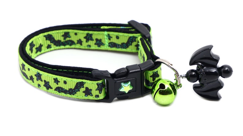 Halloween Cat Collar Spooky Bats and Stars on Green Breakaway Safety B59D137 Both Charm and Bell