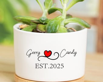 Custom Wedding Gifts, Couple's Name Plant Pot, Anniversary Gifts, Anniversary Gift for Couple, Engagement Gifts, Gift for Mom/Wife/Woman