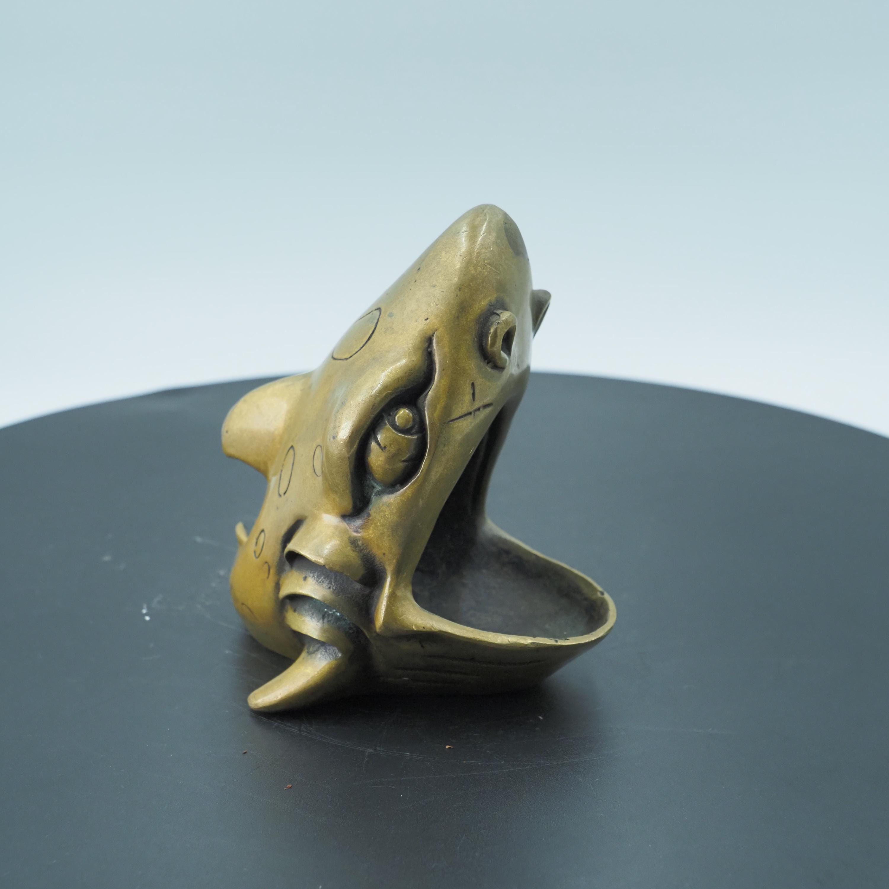 真鍮製のサメの口を開けた置物、水槽の装飾と隠れ家、小動物の飾り