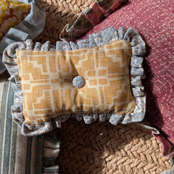 Small Frilly Fermoie Cushion