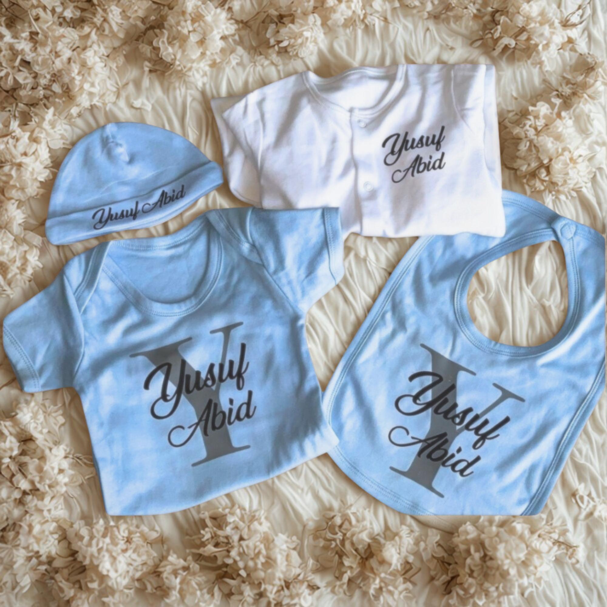 Personalised Baby Gift Set | Custom Vinyl Name Baby Clothes | Newborn Bodysuit Bib Hat Onesie Set | Baby Shower Gift | 0-18 Months