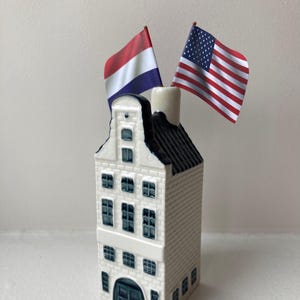 Amsterdam Canal House – Dutch-American Delft Collectible with Flags