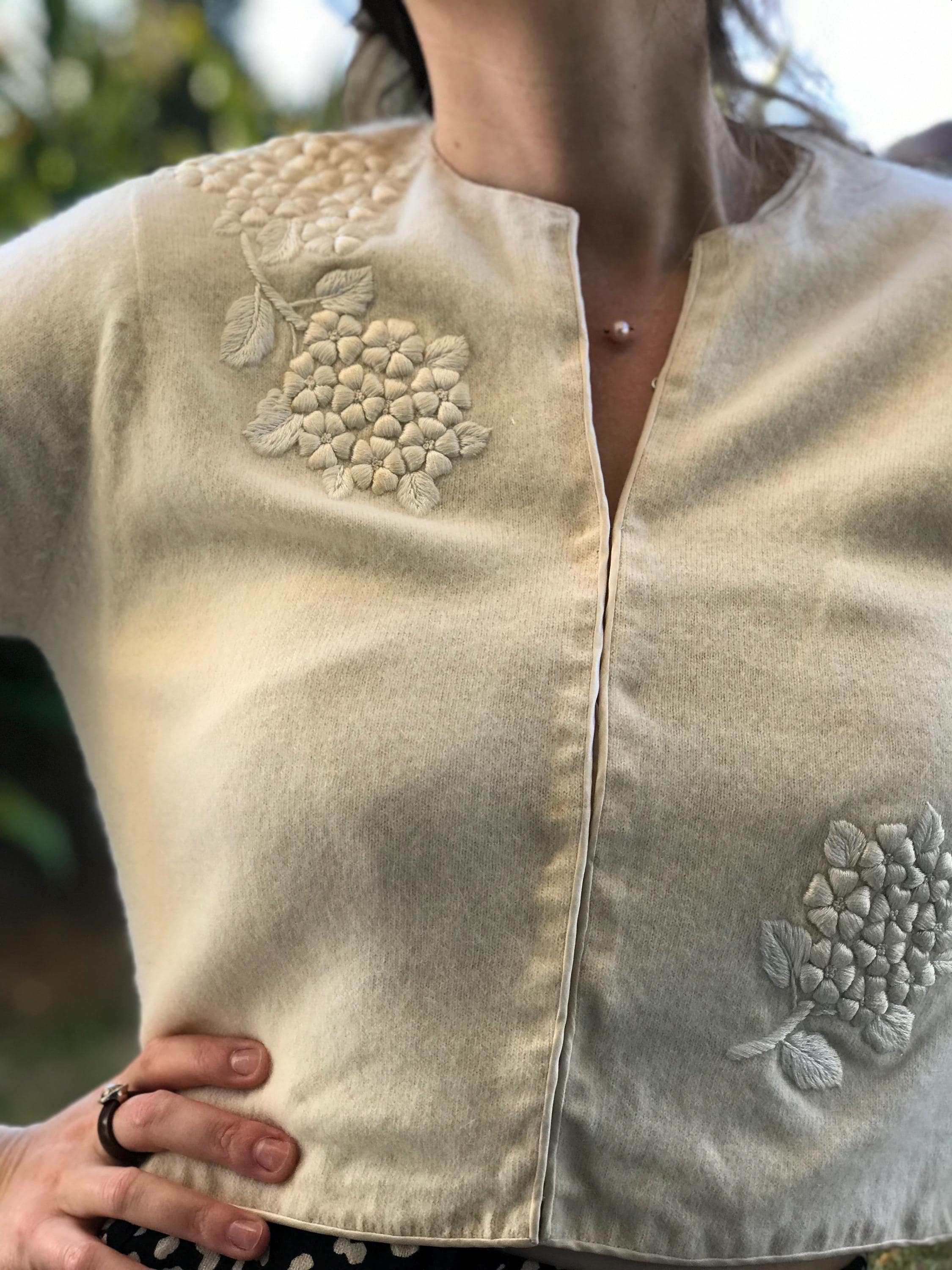 花の刺繍が施されたヴィンテージウールニットカーディガン - Etsy 日本