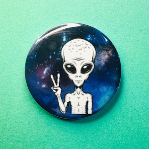 Friendly Alien’ Button Badge 25mm Ufologist