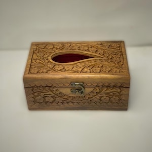 Porta pañuelos de madera de sheesham artesanal con tapa tallada con flores. Regalo y elegante accesorio para el hogar.
