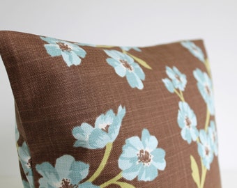 Floral Pillow Cover, 16x16, 18x18, Cushion Cover - Eastern Blossom Pistachio