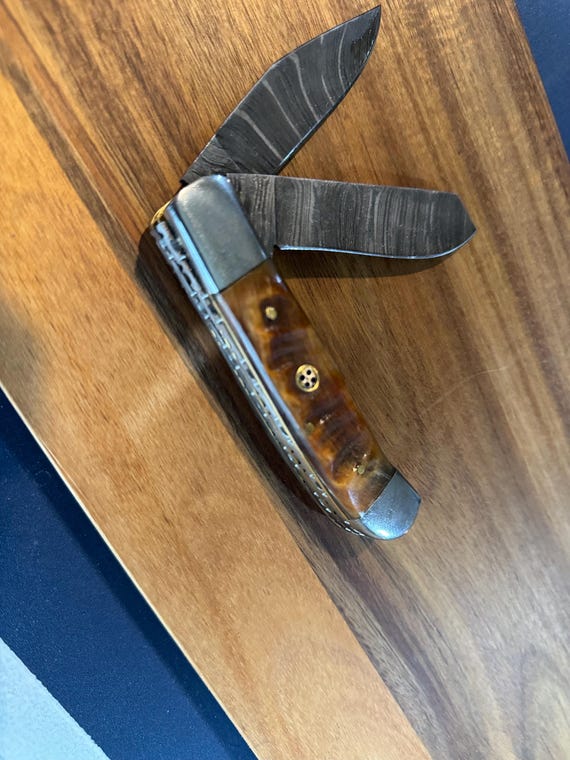 Handmade Jakob's Damascus Steel Folding Knife: Rams Horn Handle