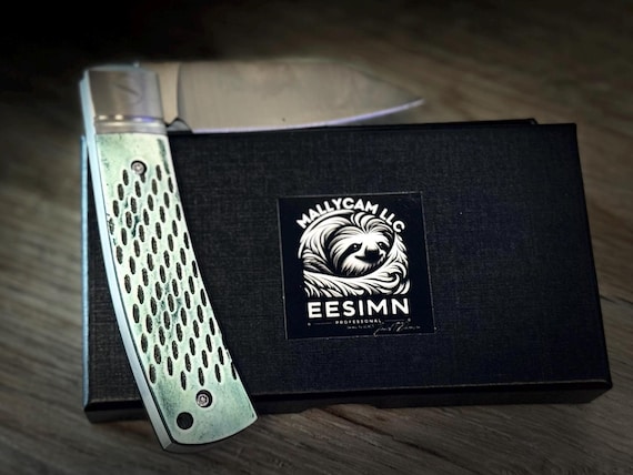 Handmade Jakob's Peacock Green jig bone D2 Pocket Knife