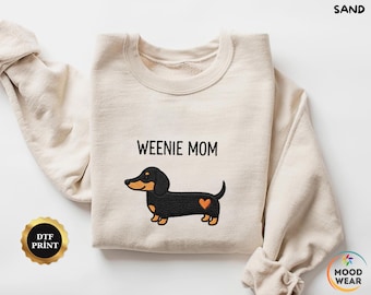 Weenie moeder sweatshirt met ronde hals, teckel sweatshirt, cadeau voor teckelliefhebbers, grappig teckel eigenaar cadeau, shirt worstjeshond moeder, DTF-print