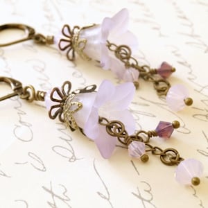 Light Purple Lucite Flower Earrings, Vintage Style Earrings