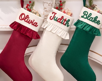 Op maat geborduurde fluwelen kerstsok met ruches, gepersonaliseerde fluwelen kerstsok voor het hele gezin, kerstdecoratie