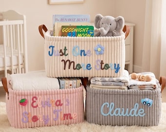 Mandje met gepersonaliseerd 'Nog één verhaaltje', mandje met babyboekje met naam, mandje voor babyverhalen, kraamcadeaus, babyboekenorganizer, kinderboekenmandje