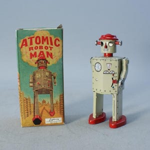 Vintage Atomic Robot Man Replica Tin Toy Robot | Working Chinese Wind-Up Collectable | Retro Sci-Fi Figure