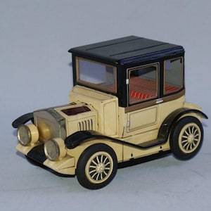 Vintage Japanese ALPS &quot;Auto Nr. 2618&quot; Tin Toy Car | 1970s Battery Operated Collectable Vehicle | Retro Display Piece for Enthusiasts
