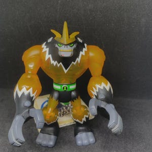 Action Figure | Shocksquatch Special color | Ben 10 Omniverse