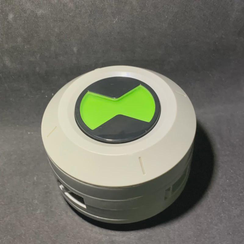 Ben 10 Ultimate Chest Badge