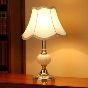 Vintage Style Table Lamp with Classic Fabric Shade – Elegant Retro Bedside Light for Cozy Home Decor, Desk, or Bedroom