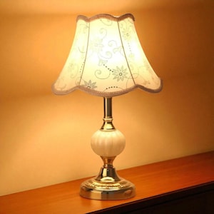 Vintage Floral Bedside Lamp: Embroidered Shade, Retro Nightstand Light