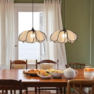 Vintage Woven Lotus Chandelier – Japandi Style Dining Room Pendant Light with E27 Bulb – Boho Floral Ceiling Lamp for Bedroom or Living