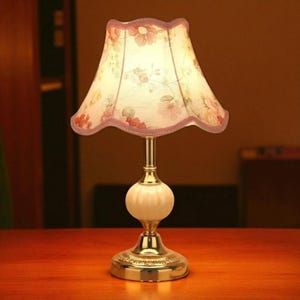Vintage Floral Table Lamp: Romantic Bedside Light with Fabric Shade