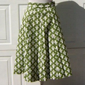 Vintage Green Skirt  50s 60s Heavy COTTON Broadcloth with White Fleur de Lis Print & Full Gored Construction from FashionPuss.