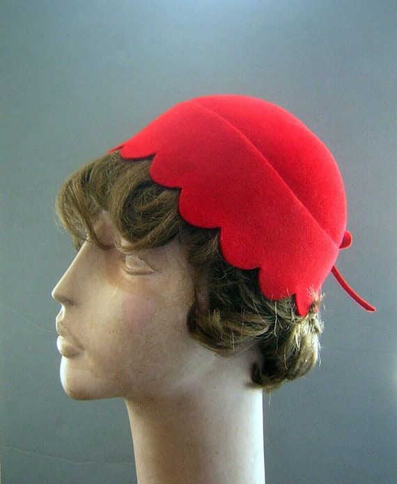 Vintage RED Cap Hat 40s/50s Cutie with Scallops & 