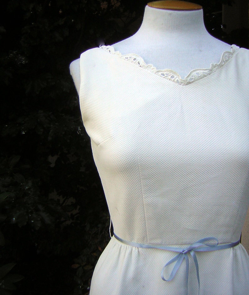 Size Small Lovely Eyelet Open Work White Cotton Lace Dress R/&K Originals Casual Classic Fresh Crisp Waffled Pique