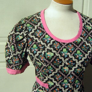 Vintage Long Dress Black Folk Print of Flower Pots & Fruit Puff Sleeves Pink Trim Simply Adorable S to M