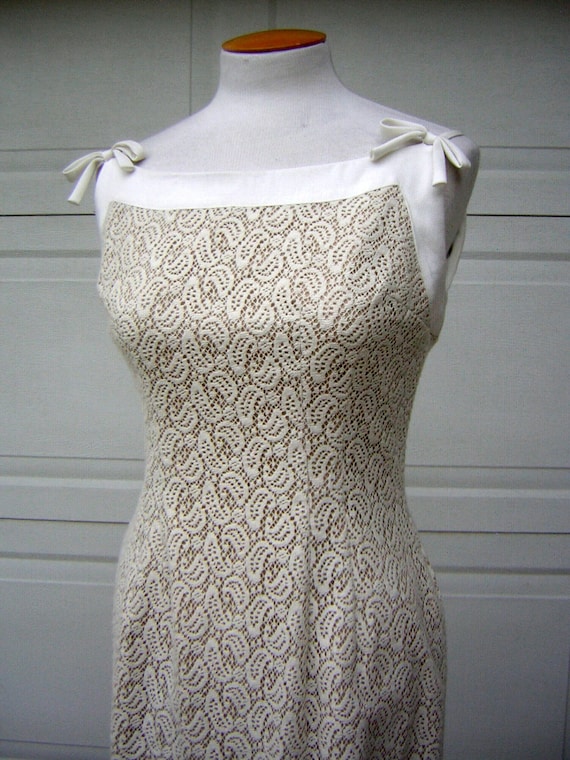 Curvy party Dress Nude Lace Overlay Vintage 60s Iv