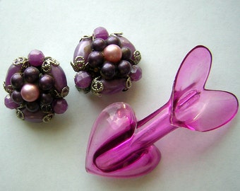 Vintage jaren 50 clipoorbellen en hartspeld met bloemen - paars en roze