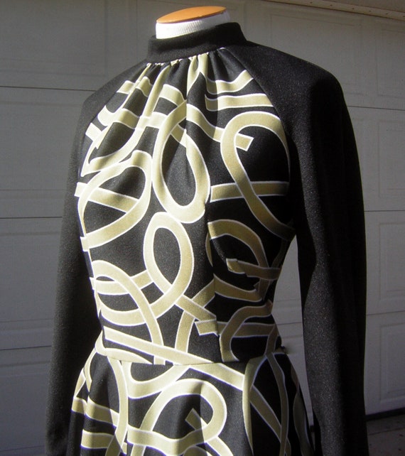 Graphic Print Dress Vintage 70s Black & Tan MOD L… - image 1