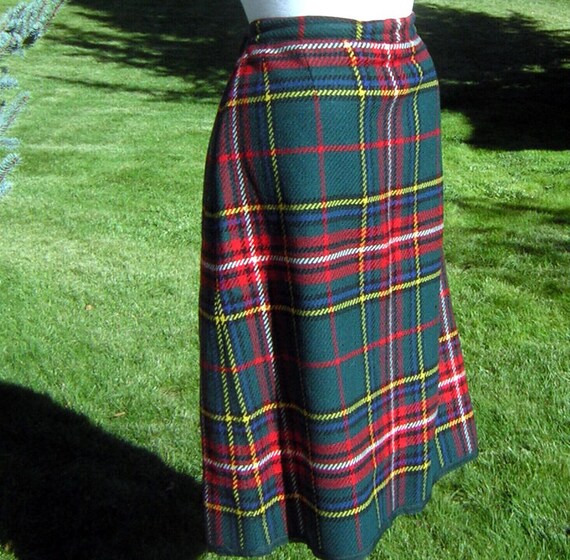 Vintage PENDLETON Plaid Wool Dark Green Red 60s /… - image 2