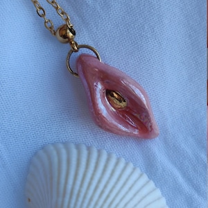 Vulva Pendant – Yoni Necklace – Body Positive Jewelry – Sacred Feminine Symbol – Handmade Ceramic – Unique Gift for her – Iridescent Charm