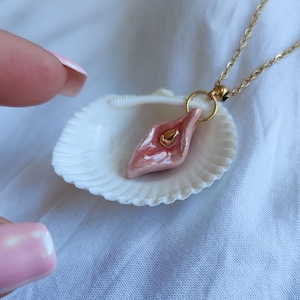 Vulva Pendant – Yoni Necklace – Body Positive Jewelry – Sacred Feminine Symbol – Handmade Ceramic  – Unique Gift for her – Iridescent Charm