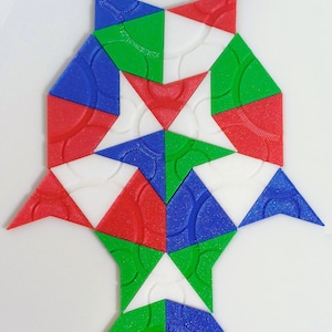 Penrose P2 Kite and Dart aperiodic tiling puzzle