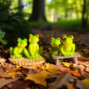 Mini Resin Frog Figurine for Garden, Realistic Yard Art, Cute Frog Ornament, Miniature Decoration for Outdoor or Indoor Use