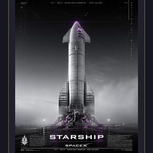 Può includere: Un poster in bianco e nero con il razzo SpaceX Starship. Il razzo argentato, con accenti viola, è su una piattaforma di lancio. Il poster include il testo "STARSHIP" e "SPACEX", insieme a dettagli tecnici.