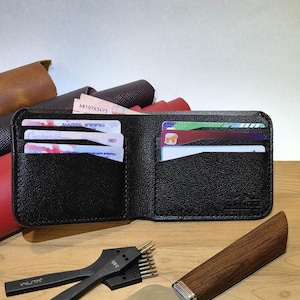 Handgemaakte leren portemonnee – zwart – minimalistische herenportemonnee – volnerfleer – slank, duurzaam en elegant, met de hand gestikt,