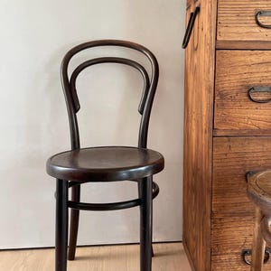 Bentwood Café Chair Thonet-design no. 14 in walnut—original 1920s chair refurbished in our workshop